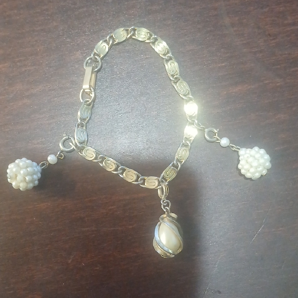 Vintage Gold Tone Faux Pearl Cluster Charm Bracelet